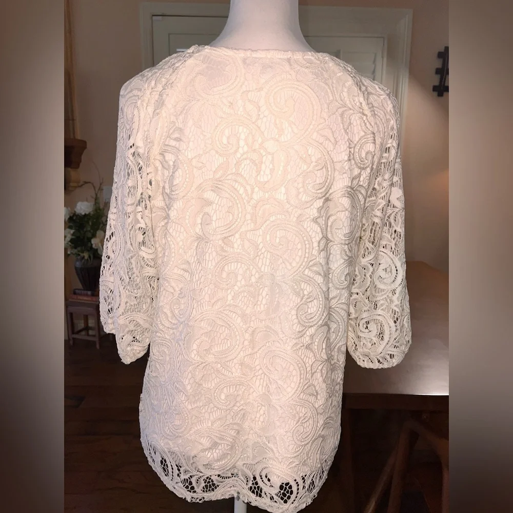 Adrianna Papell white Lace Blouse. Size M
